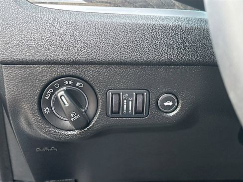 Used 2023 Chrysler 300 Touring L w/ Popular Equipment Group image 10