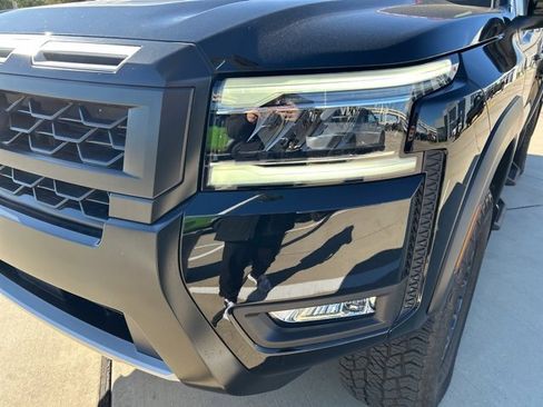 Used 2025 Nissan Frontier PRO-4X w/ Black Accent Package image 4