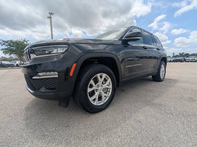 Used 2023 Jeep Grand Cherokee Limited AWD/4WD image 8