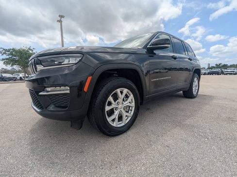 Used 2023 Jeep Grand Cherokee Limited AWD/4WD image 8