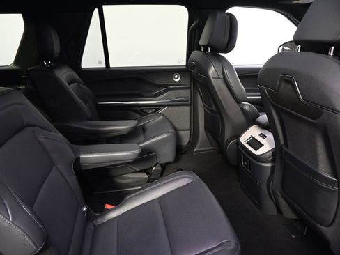 New 2025 Lincoln Navigator L Reserve w/ Jet Appearance Package image 18