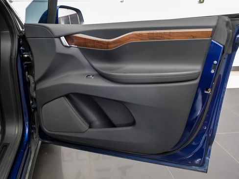 Used 2018 Tesla Model X 75D image 46