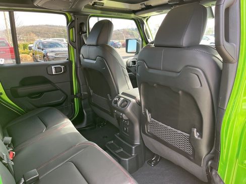 Used 2025 Jeep Wrangler Unlimited Rubicon image 24