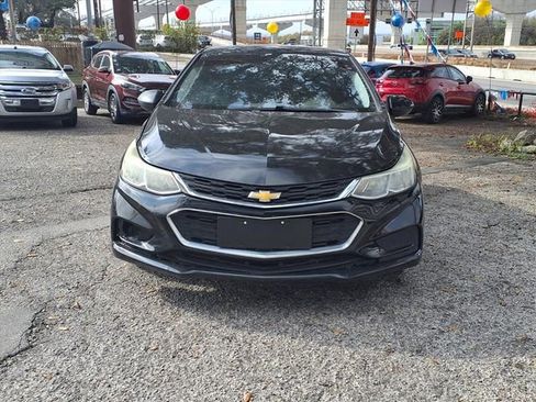 Used 2017 Chevrolet Cruze LS image 2