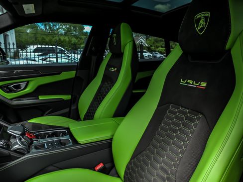 Used 2022 Lamborghini Urus AWD/4WD image 22