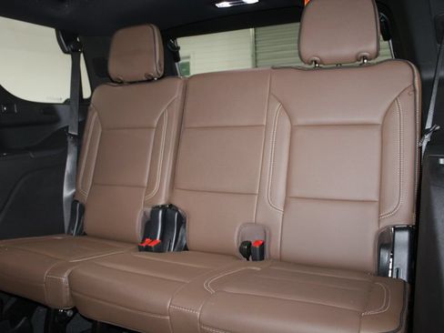 Used 2025 Chevrolet Tahoe High Country AWD/4WD image 21