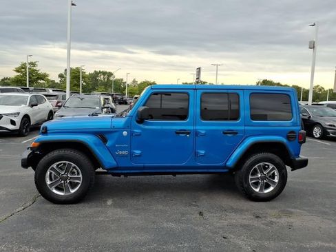 Used 2022 Jeep Wrangler Unlimited Sahara w/ Cold Weather Group AWD/4WD image 10