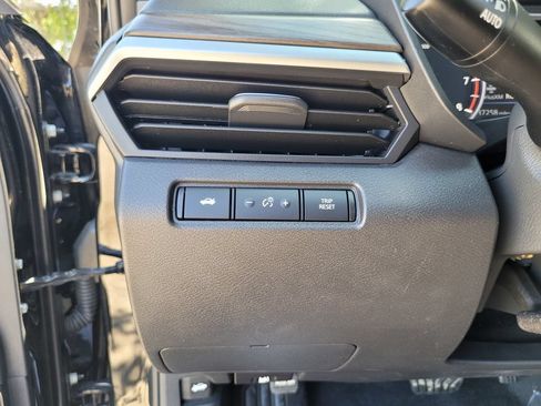 Used 2025 Nissan Altima 2.5 SV FWD image 29