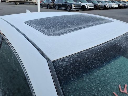 Used 2019 Toyota Avalon Touring w/ Advanced Safety Package image 11