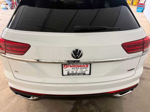 Certified 2020 Volkswagen Atlas Cross Sport SE w/ Panoramic Sunroof Package image 16