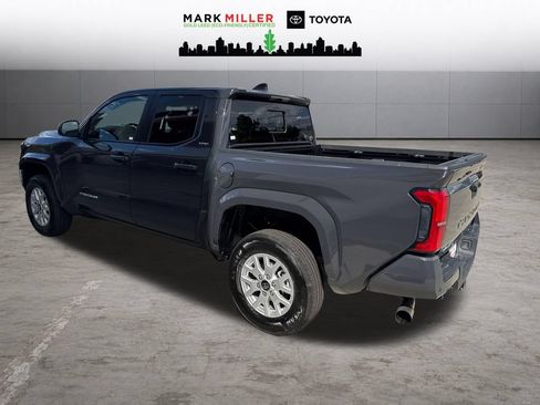 Certified 2025 Toyota Tacoma SR5 AWD/4WD image 3