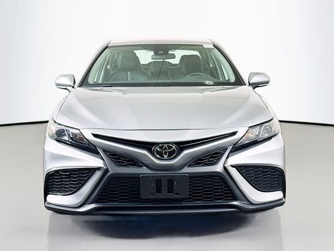 Used 2024 Toyota Camry SE image 2