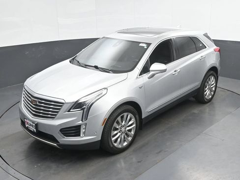 Used 2017 Cadillac XT5 Platinum w/ Driver Assist Package AWD/4WD image 35