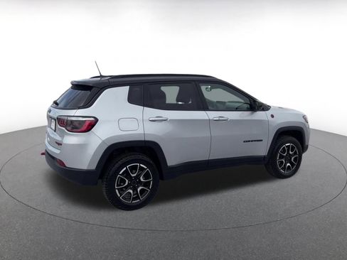 Used 2025 Jeep Compass Trailhawk AWD/4WD image 15