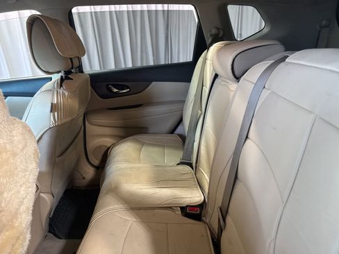 Used 2015 Nissan Rogue S w/ S Family Package image 16