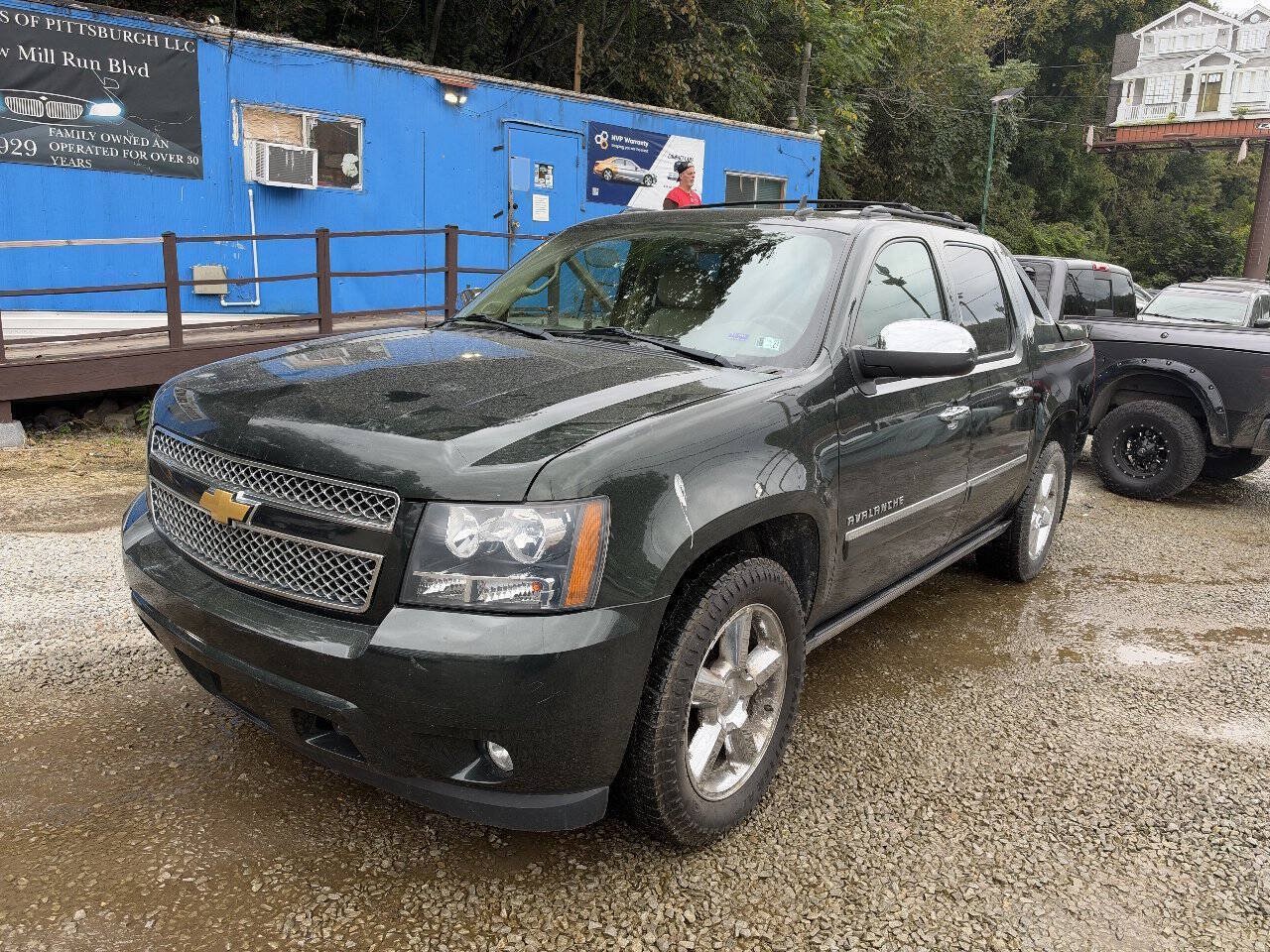 Used 2013 Chevrolet Avalanche LTZ AWD/4WD image 4