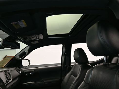 Used 2021 Toyota Tacoma SR5 image 11