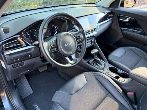 Used 2022 Kia Niro EX image 17