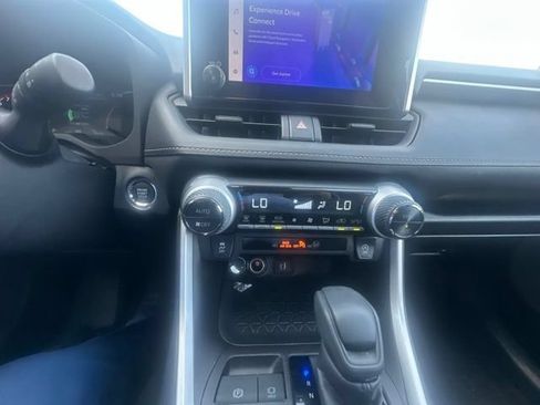 Used 2025 Toyota RAV4 XLE FWD image 11