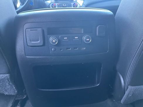 Used 2018 Chevrolet Suburban LT image 18