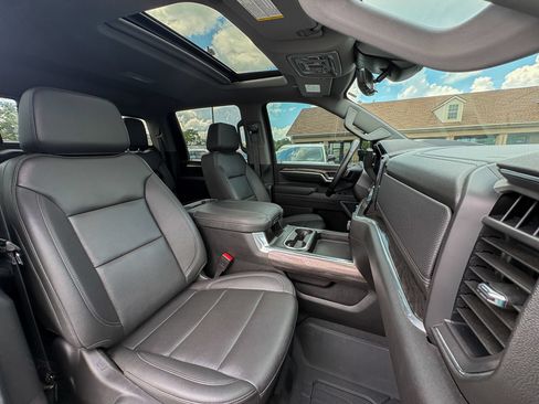 Used 2025 Chevrolet Silverado 3500 LTZ w/ LTZ Convenience Package AWD/4WD image 29
