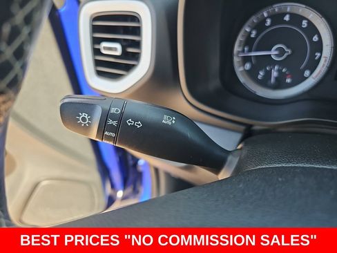 Used 2022 Hyundai Venue Limited FWD image 25