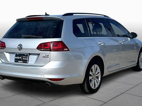 Used 2017 Volkswagen Golf S image 11