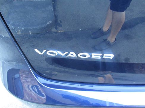 Used 2020 Chrysler Voyager LX image 12