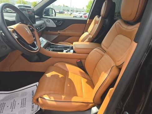 Used 2025 Lincoln Aviator Black Label AWD/4WD image 4