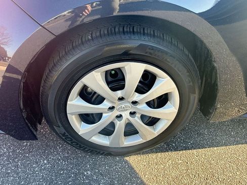 Used 2024 Toyota Corolla LE image 29