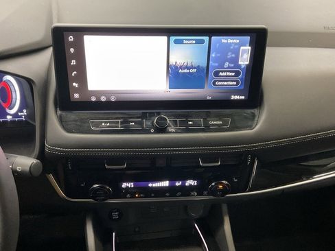 Used 2025 Nissan Rogue SL image 13