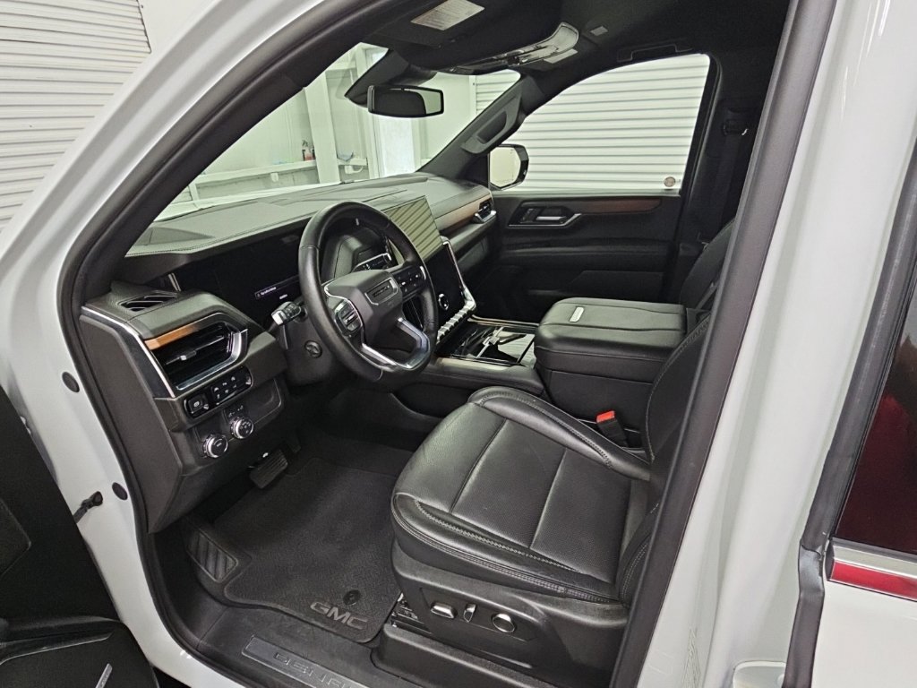 Certified 2025 GMC Yukon Denali RWD image 11