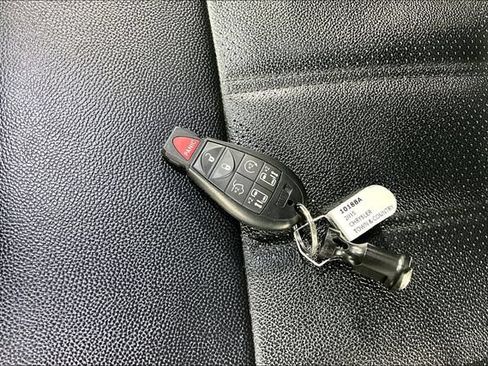 Used 2015 Chrysler Town & Country Touring-L w/ Driver Convenience Group FWD image 30
