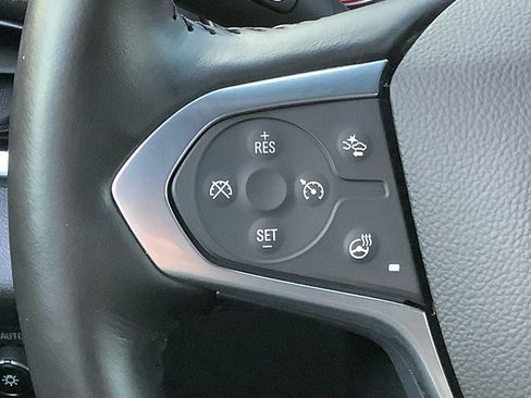 Used 2022 Chevrolet Traverse Premier FWD image 17
