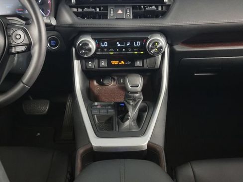 Used 2020 Toyota RAV4 Limited FWD image 25
