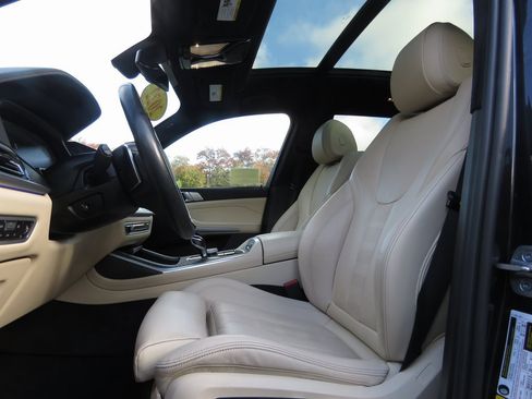 Used 2022 BMW X7 xDrive40i w/ Premium Package image 11