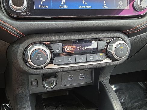 Used 2025 Nissan Versa SR FWD image 27