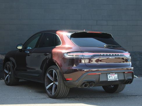 Certified 2024 Porsche Macan image 3