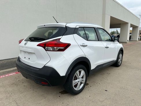 Used 2018 Nissan Kicks S image 6