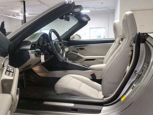 Used 2018 Porsche 911 Carrera image 11