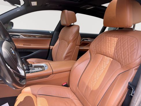 Used 2019 BMW 750i w/ Executive Package RWD image 13