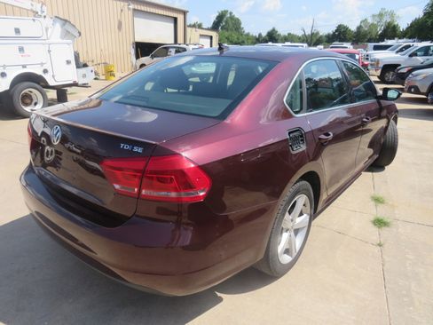 Used 2012 Volkswagen Passat TDI SE image 4