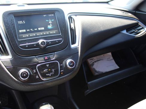 Used 2017 Chevrolet Malibu LS FWD image 17