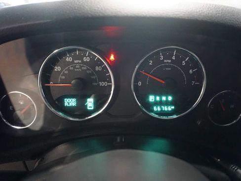 Used 2018 Jeep Wrangler Unlimited Sport S image 27