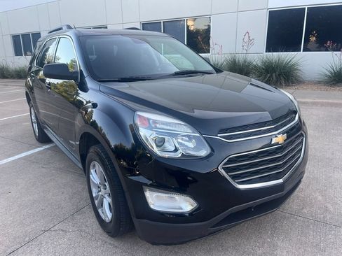 Used 2017 Chevrolet Equinox LT FWD image 2