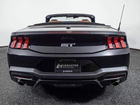 Used 2025 Ford Mustang GT Premium RWD image 9