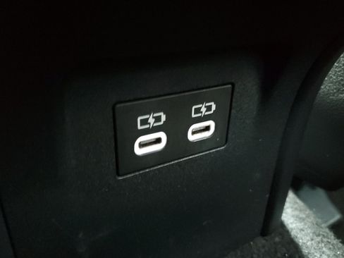 Certified 2025 Toyota Prius LE FWD image 12