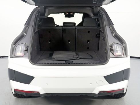 Used 2023 BMW iX xDrive50 w/ Sport Package image 9