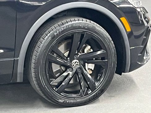 Certified 2023 Volkswagen Tiguan SE R-Line FWD image 38
