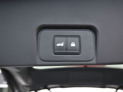 Used 2024 Nissan Rogue SL image 9